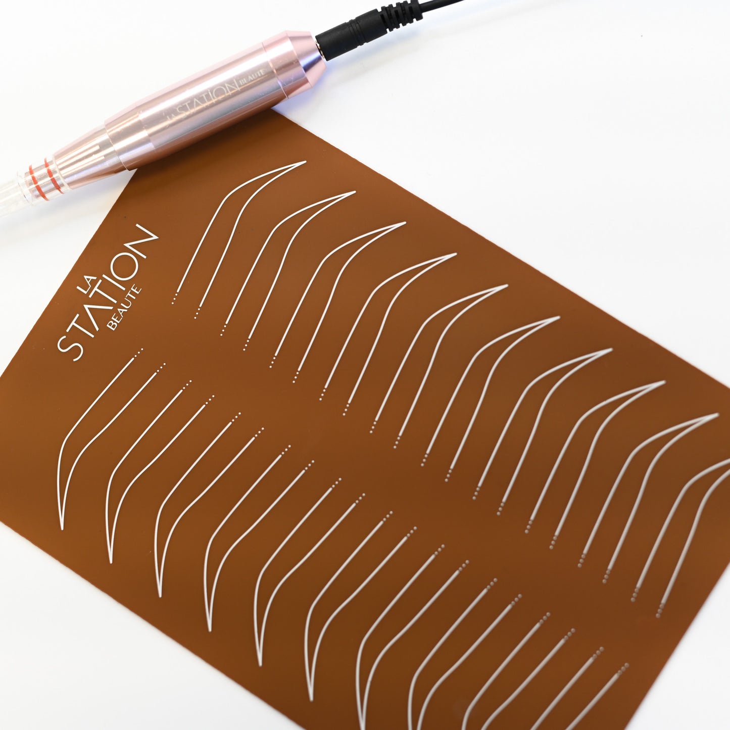 Peau de pratique sourcils